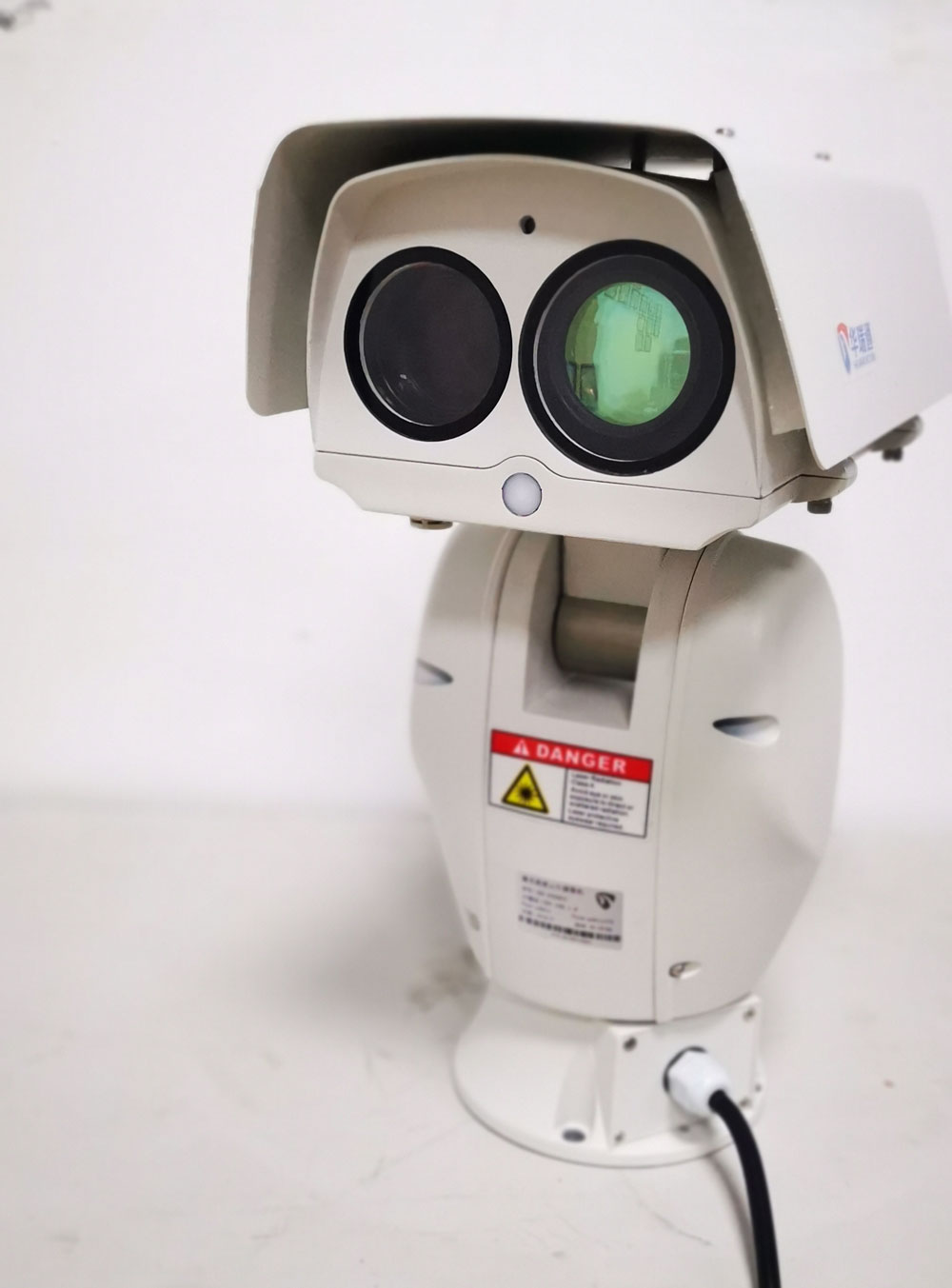 紅外夜視智能中載云臺(tái)攝像機(jī)