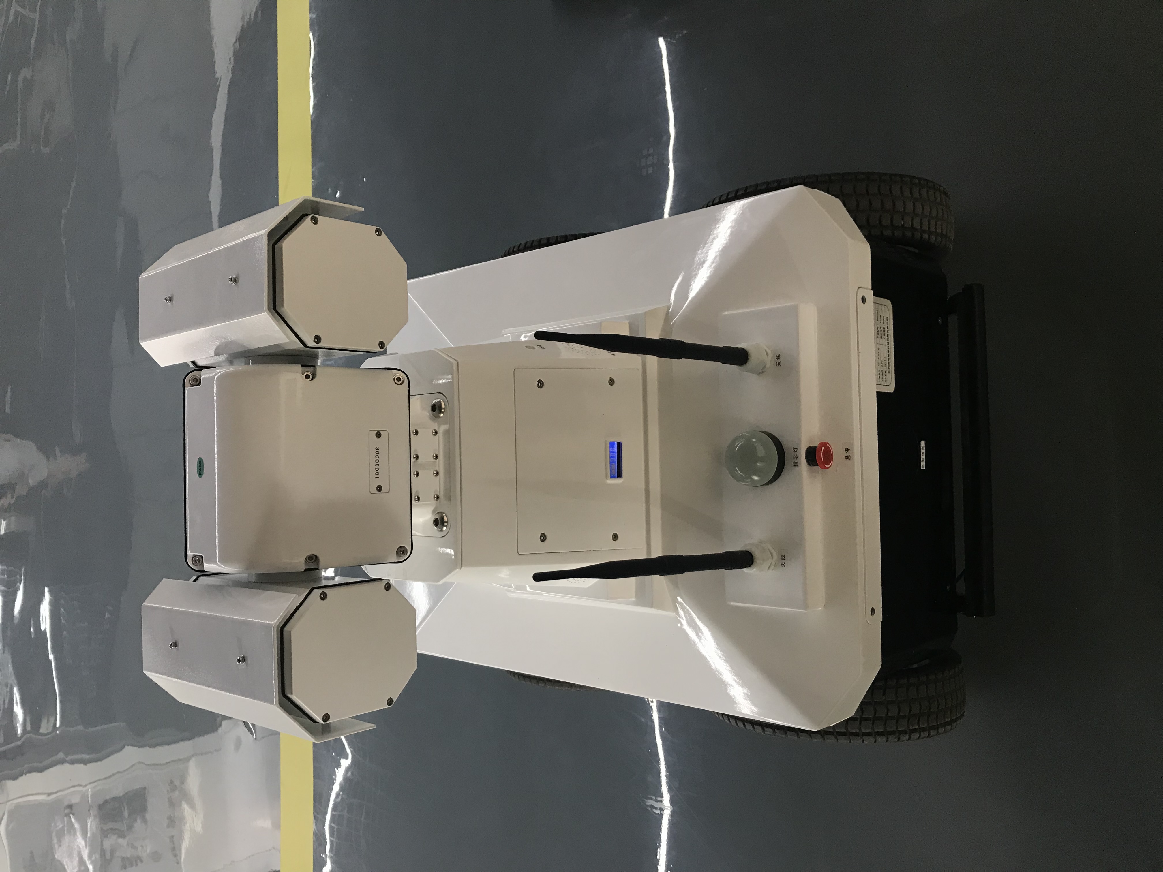 今天，安防機(jī)器人也來(lái)了