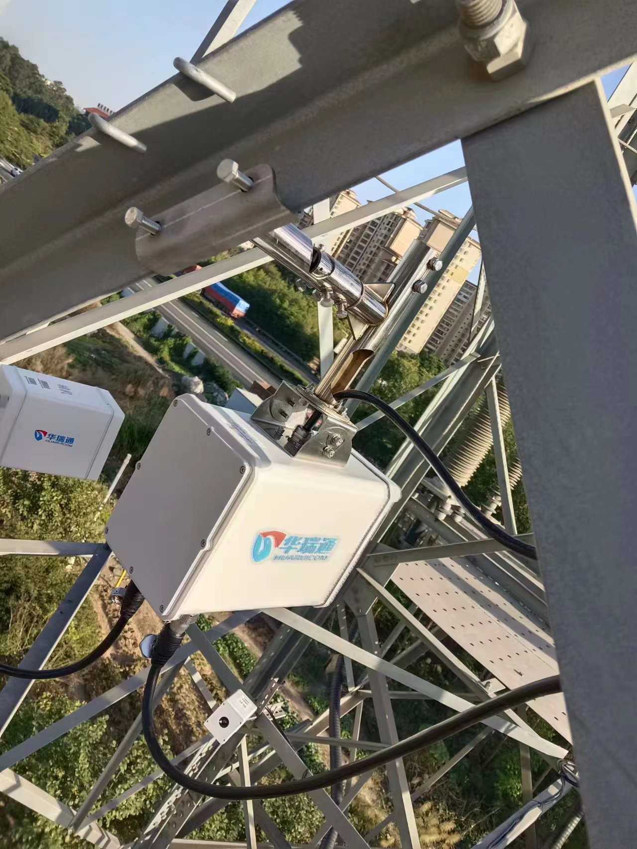 特高壓線路監(jiān)測(cè)挑戰(zhàn)與突破：超遠(yuǎn)距離圖像傳輸系統(tǒng)與毫秒級(jí)溫度響應(yīng)測(cè)溫裝置的協(xié)同方案